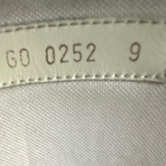 Authentic Louis Vuitton trainer 2 white/Blk. Box & dust bag included LV size 10 - Picture 5 of 5